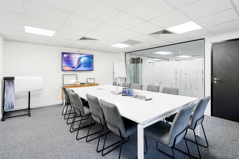 Tunbridge Wells - TN1 1DJ \ Customisable Large Office for Rent