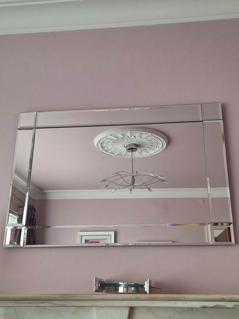 90 x60 Rectangular Mirror with Silver-Coloured Trim – Good Condition