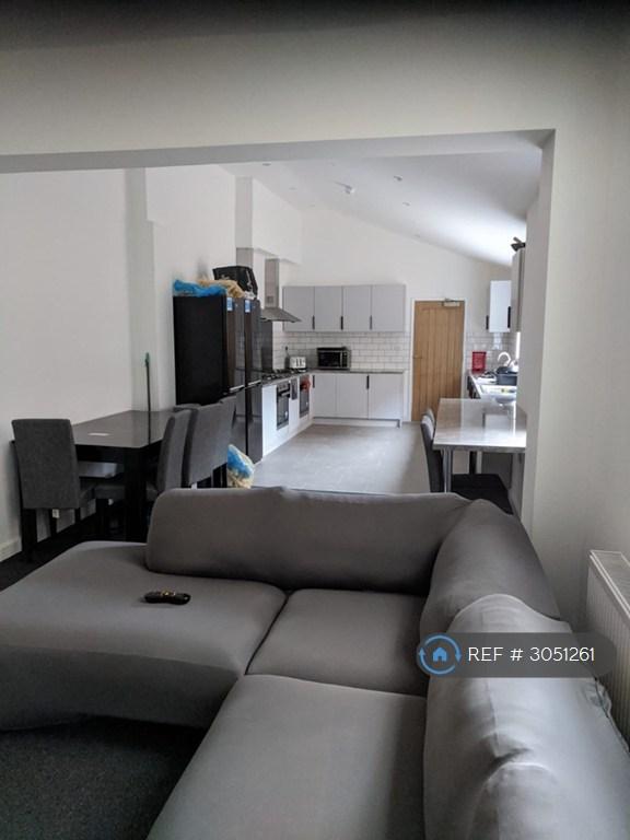 8 bedroom house in Daneshill Road, Leicester, LE3 (8 bed) (#3051261)