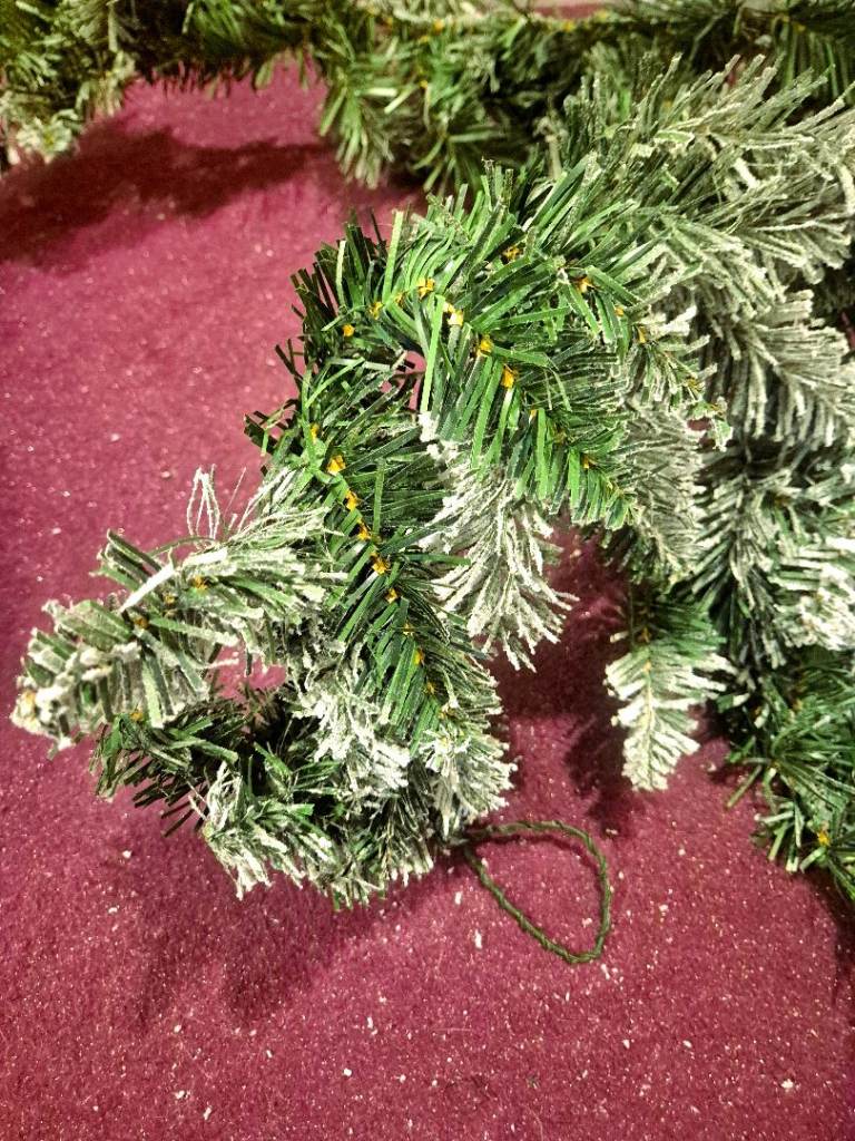 2.5m Green Snow tipped Garland 