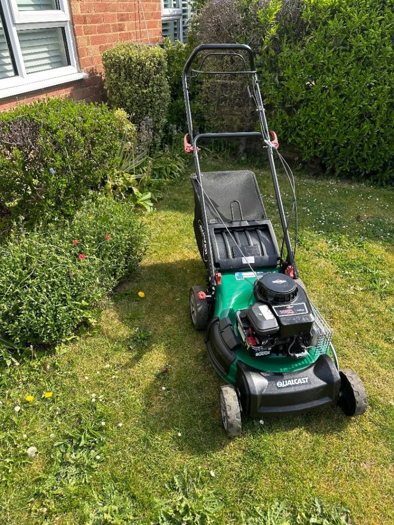 Qualcast petrol lawn mower lawnmower self propelled 