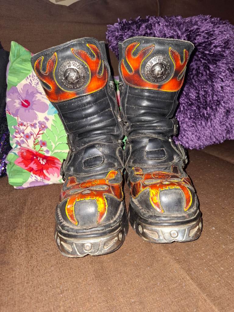 image for Free Newrocks boots size 4