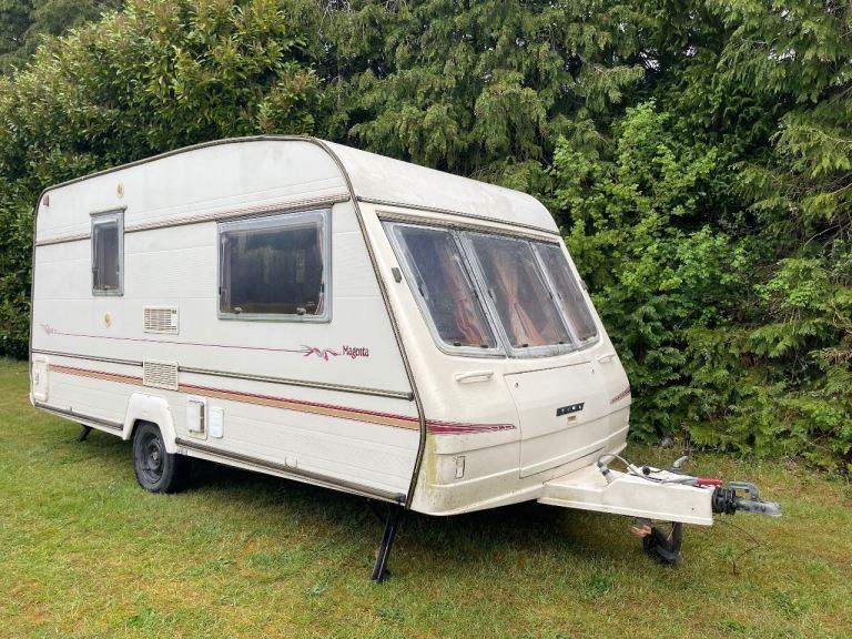 Bailey Magenta 2 Berth 1996 Caravan & Full size & Porch Awning, Excellent Condition For Year.