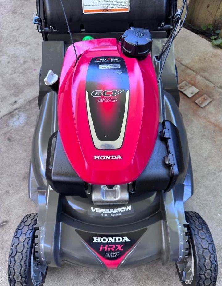 Honda HRX217 Self Propelled Lawn Mower GCV200 Versamow 4-in-1 30"