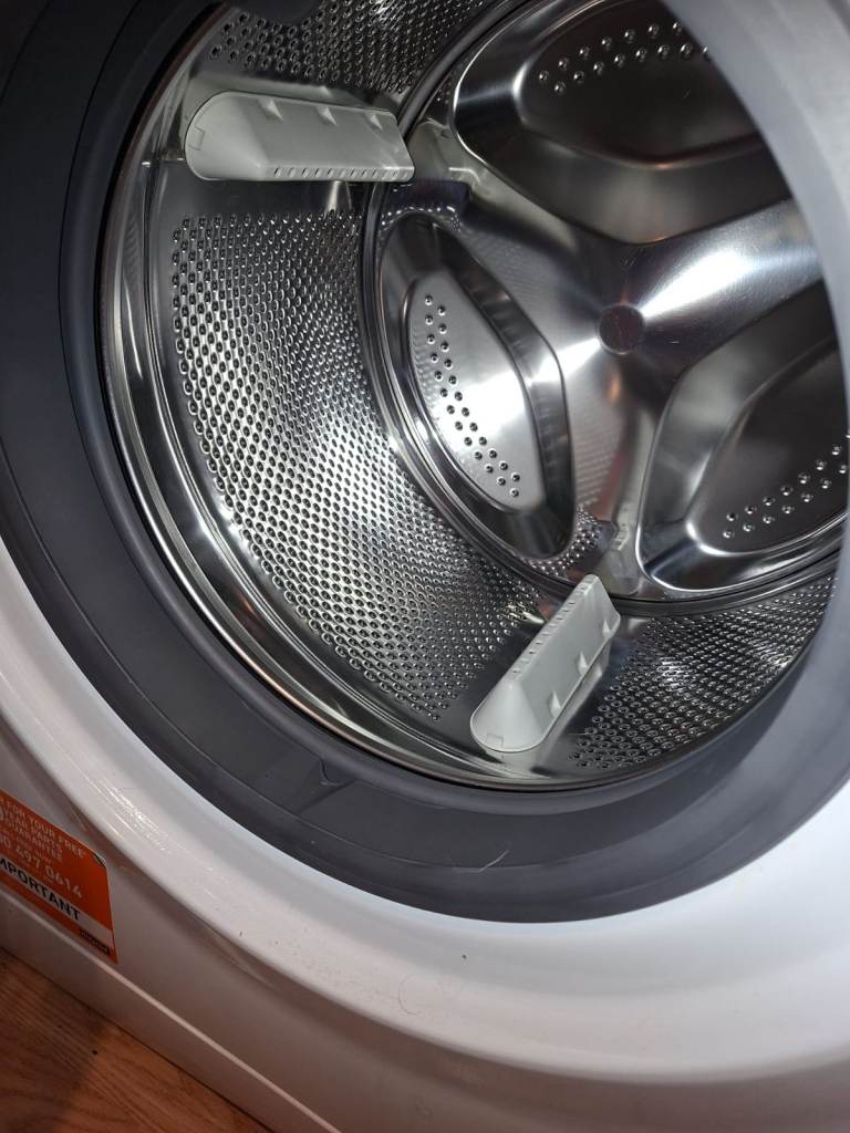 Hotpoint Washing Machine – White, Good Condition
