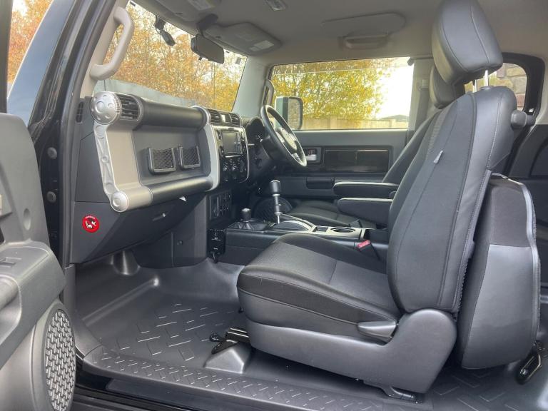 2011 Toyota FJ Cruiser CRUISER 4.0 V6 RHD FJ40 * COLOUR PACKAGE * DAD ACCESSORIES * MODERN DAY LA...