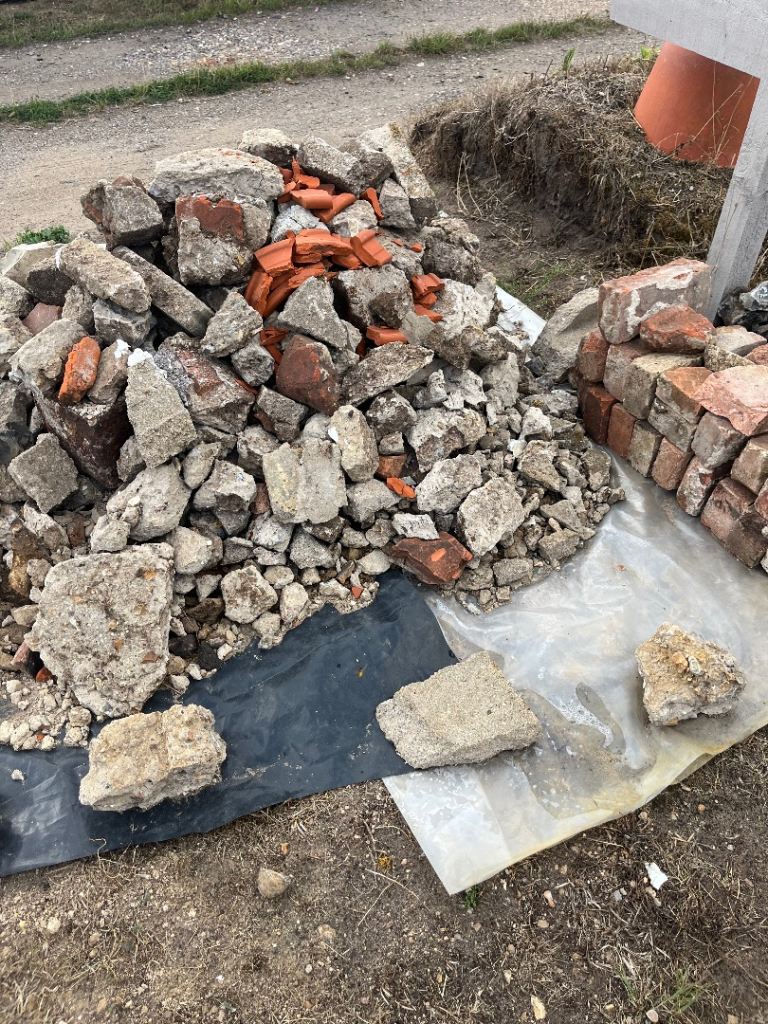 FREE - Brick and concrete rubble 