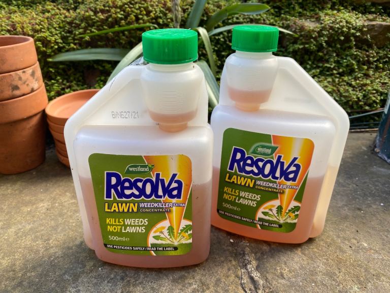 Resolva Lawn Weedkiller Extra Concentrate 2 x 500ml