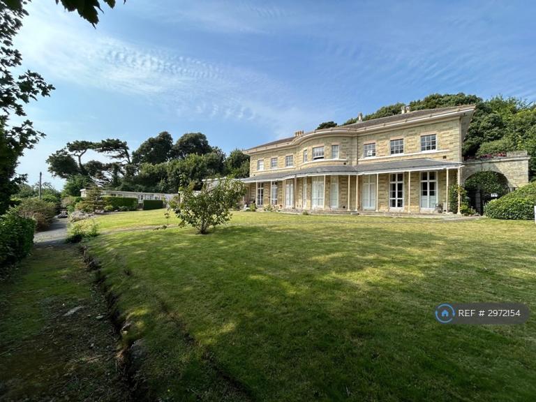 3 bedroom flat in Shore Road, Ventnor, PO38 (3 bed) (#2972154)