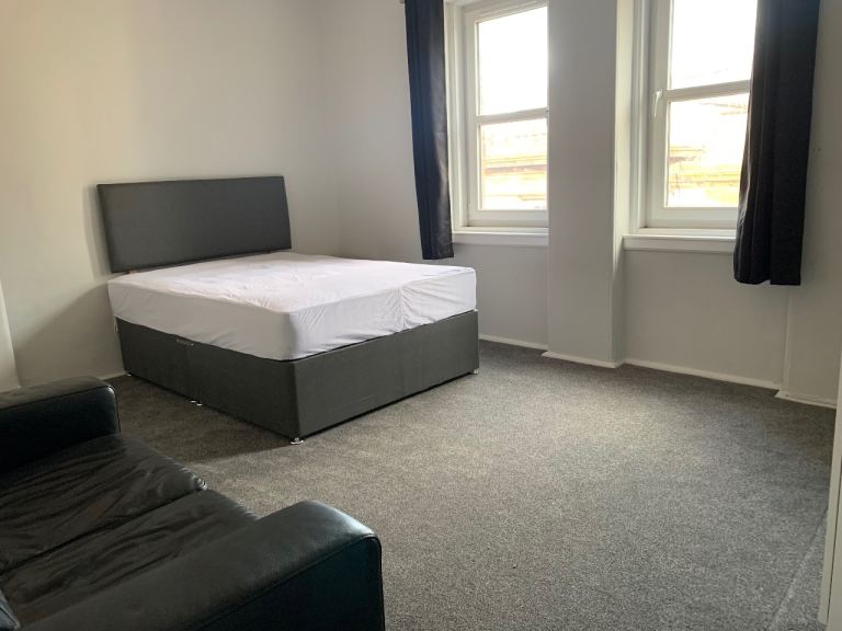 City Centre, West End, huge double room to rent with ALL BILLS, CT, wifi inc !