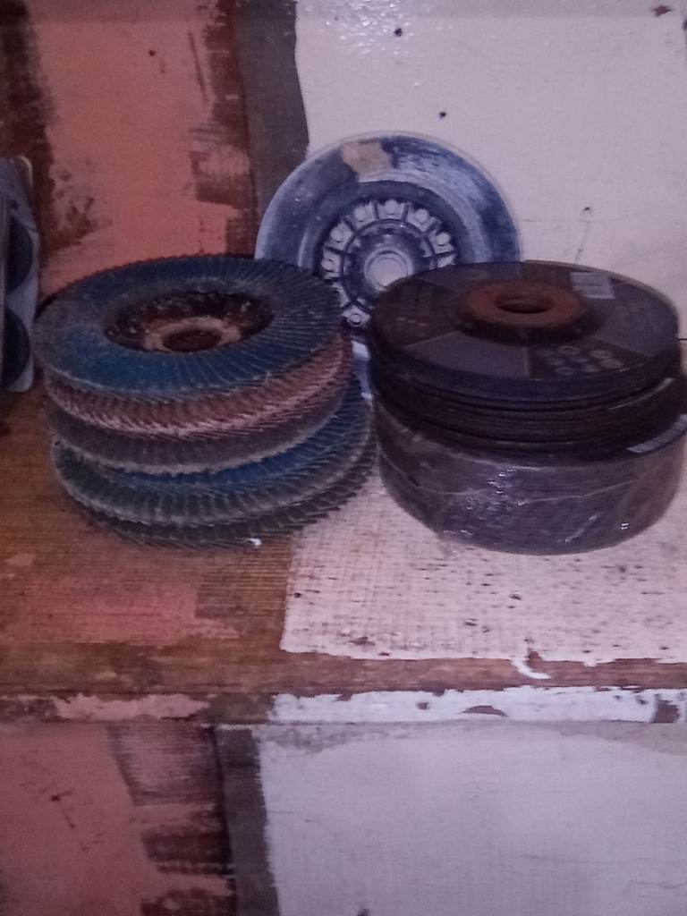 image for Grinding discs and sanding discs NEW x 20+