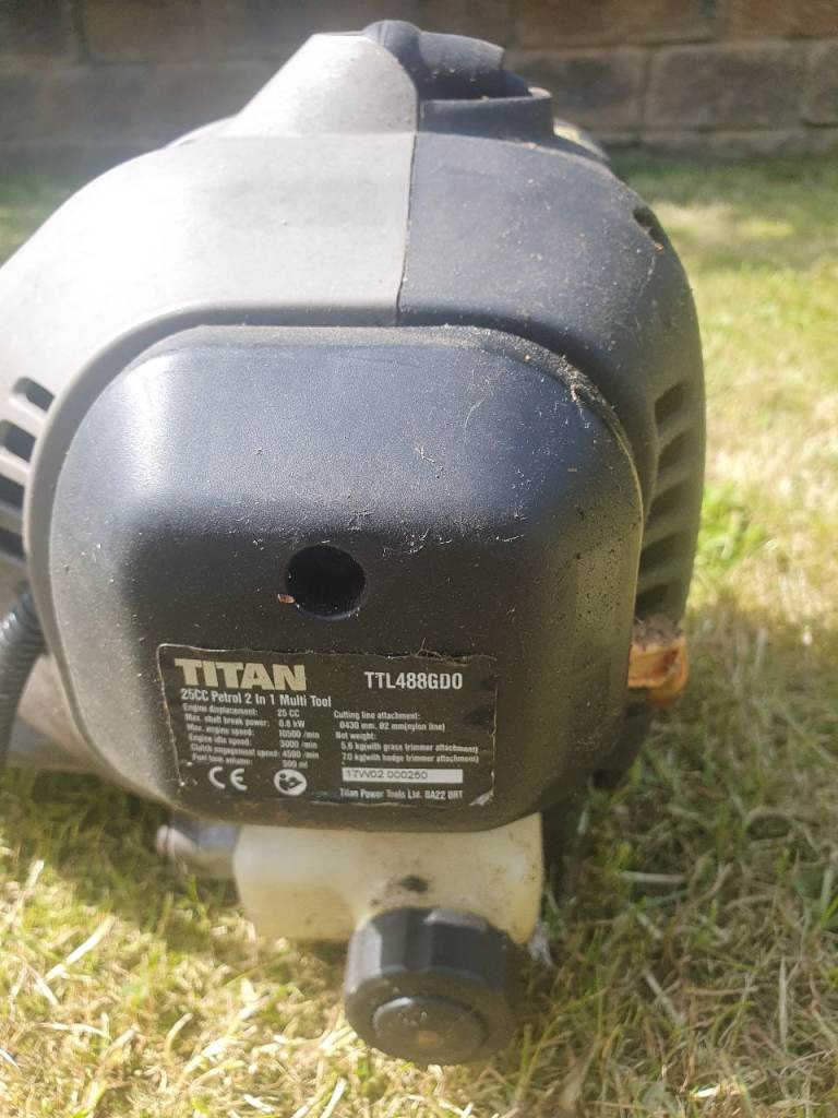 Petrol hedge cutters and strimmer