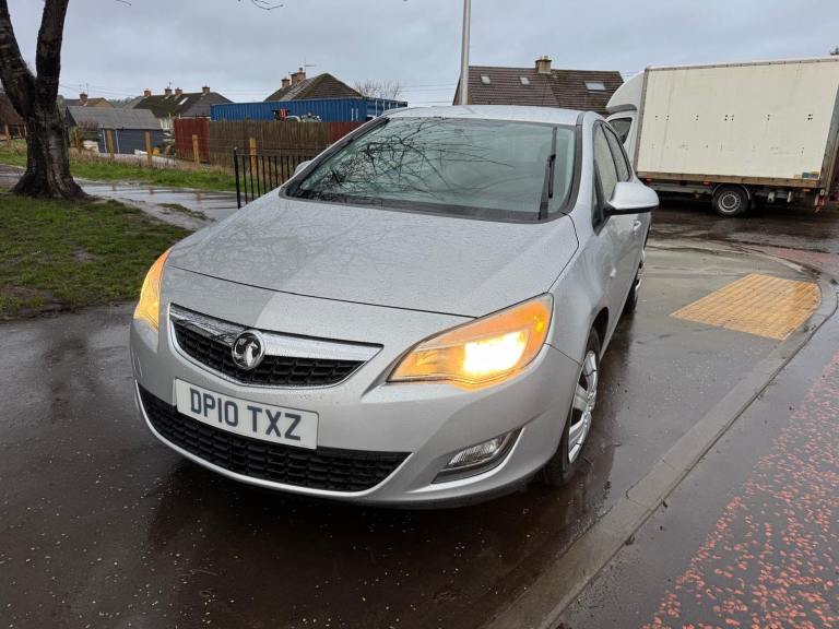 Vauxhall Astra Exclusiv 113 Hatchback petrol MOT Aug /26