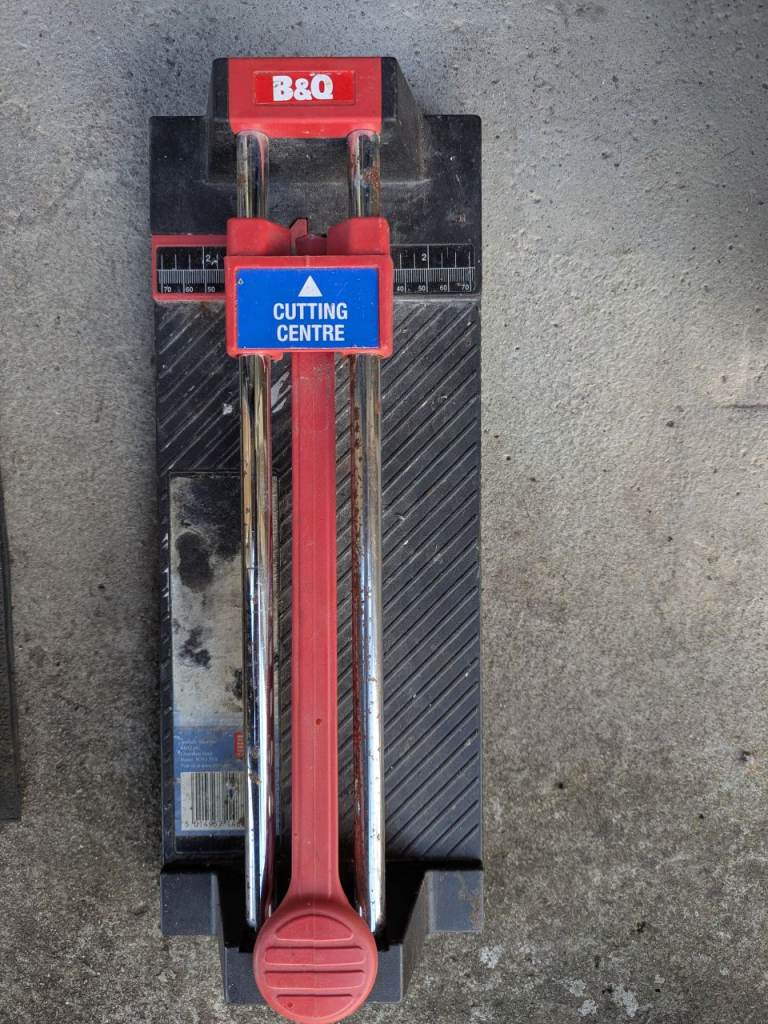 Tile cutter