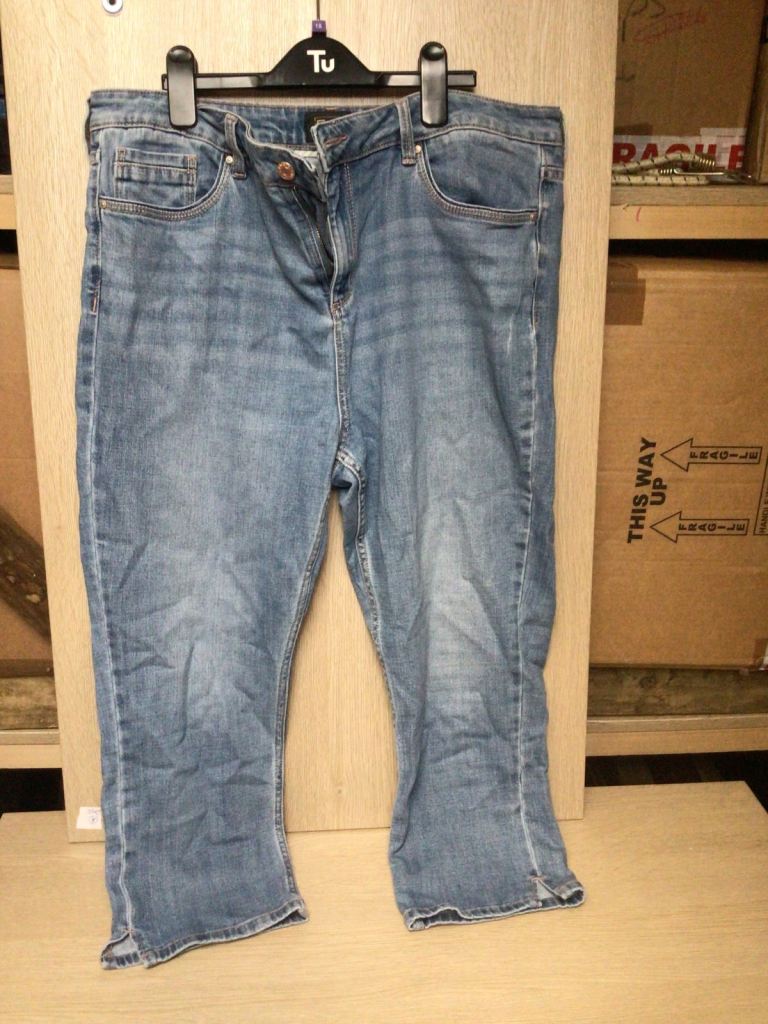 Women's Blue Denim and White Crop Jeans - Good Condition