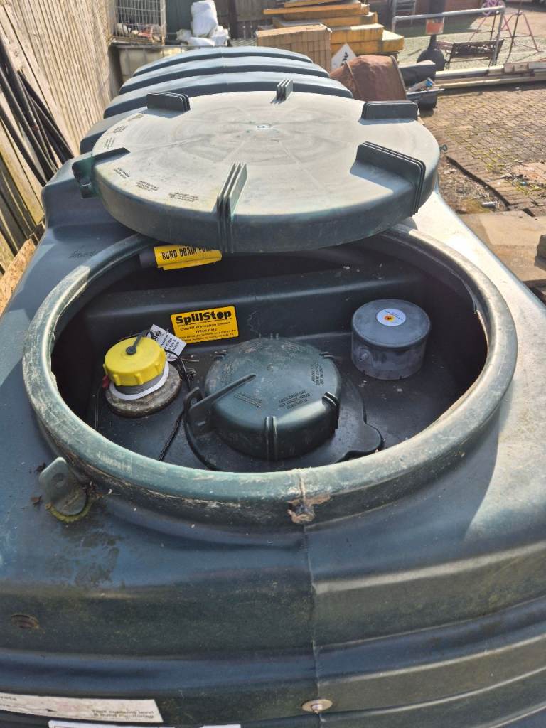 Oil tank