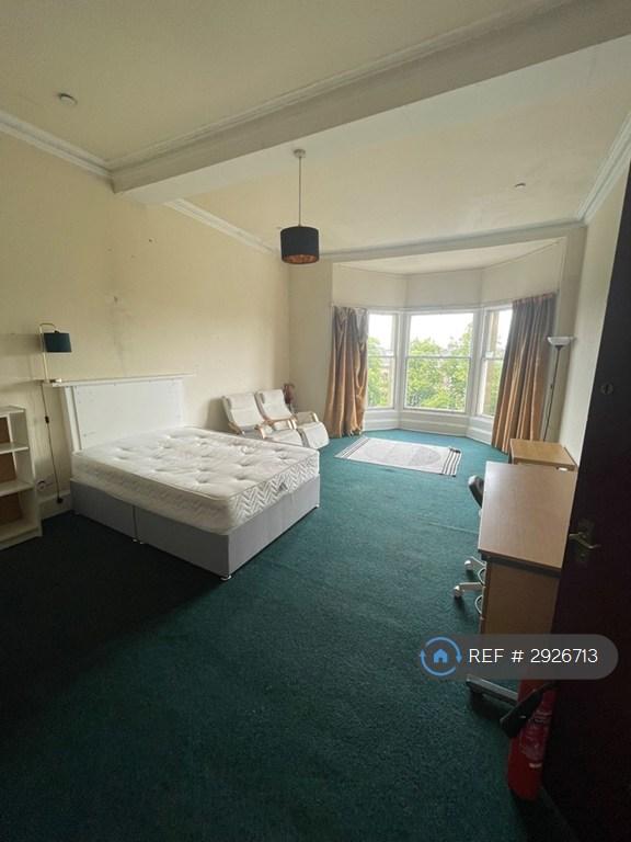 2 bedroom flat in Alfred Terrace, Glasgow, G12 (2 bed) (#2926713)