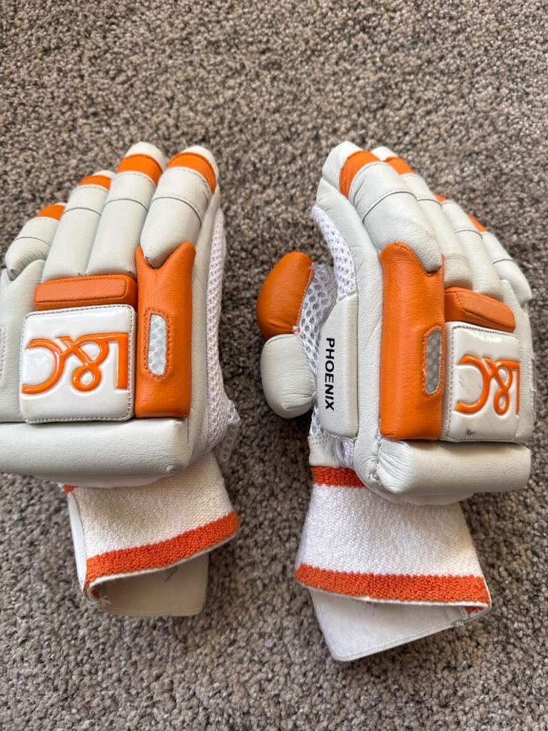 Boys cricket gloves