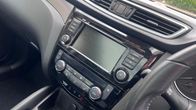 Nissan qashqai N1.5 dCi 115 N-Connecta 5dr 2 owners full Nissan history stunning