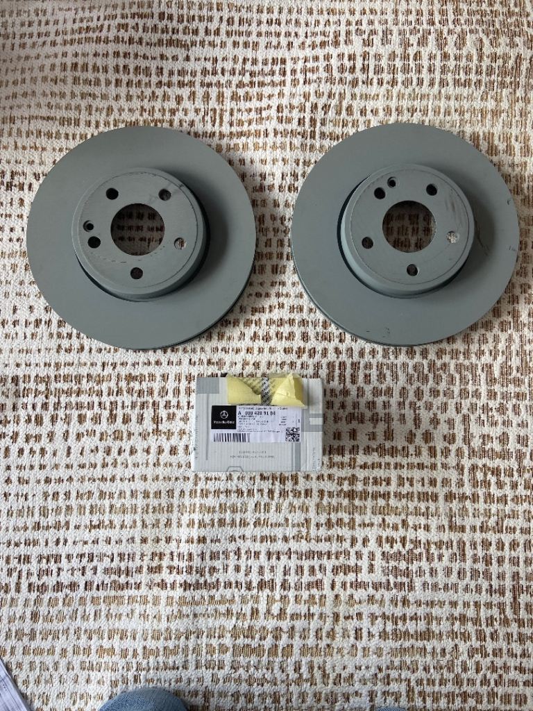 OEM Mercedes Benz A-class W176 A200d front brake  discs, pads, wear sensor and disc retaining screws