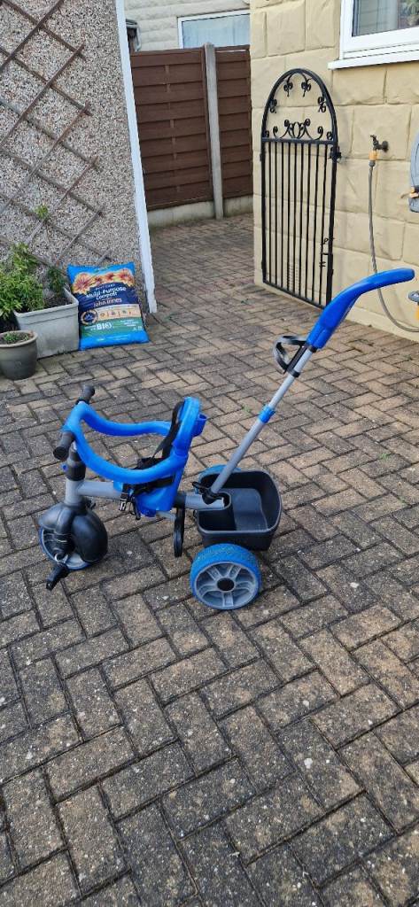 LITTLE TIKES TRIKE WITH PARENTAL; HANDLE. VERY GOOD CONDITION.