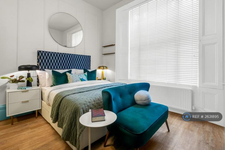 Studio flat in Eardley Cres, London, SW5 (#2631895)