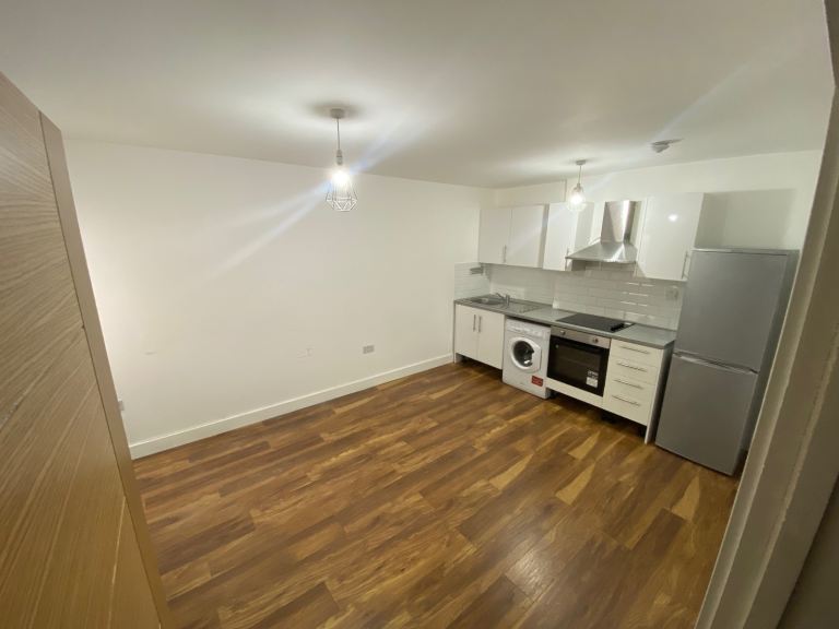 Studio flat to let in Manor Park  *7 mins walk from Ilford station*
