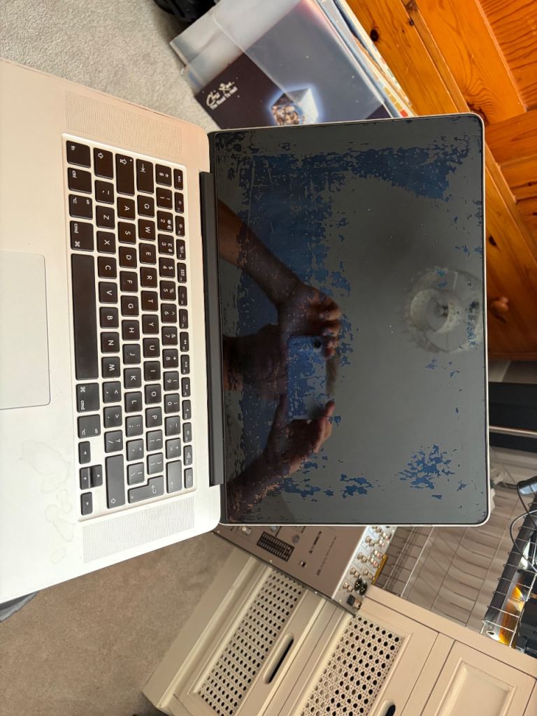 MacBook Pro - quad core i7 /.3ghz , 16Gb ram , 500gb ssd 
