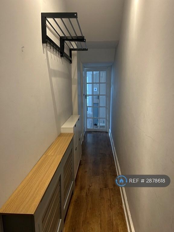 2 bedroom flat in Haycroft Road, London, SW2 (2 bed) (#2878618)