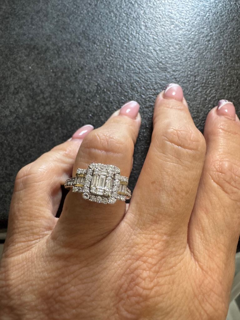 Stunning diamond ring