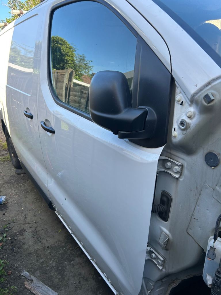 Peugeot expert 2021 drivers door £450