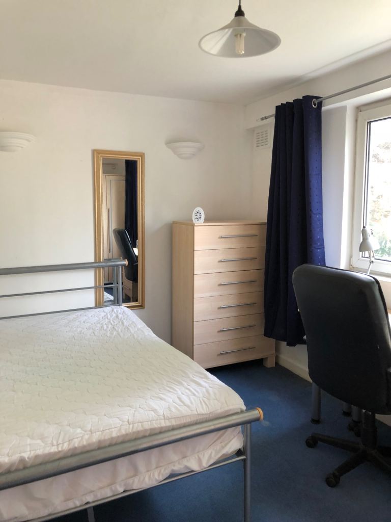 WESTEND - 3 DOUBLE BEDROOM WITH PARKING
