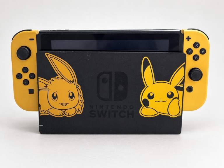 Nintendo Switch Pokémon: Let’s Go, Eevee! Limited Edition Bundle