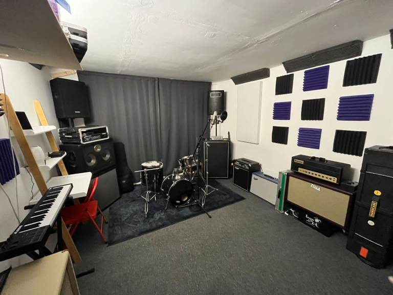 Band Wanted – Rehearsal Room Share (Manor House, North London)