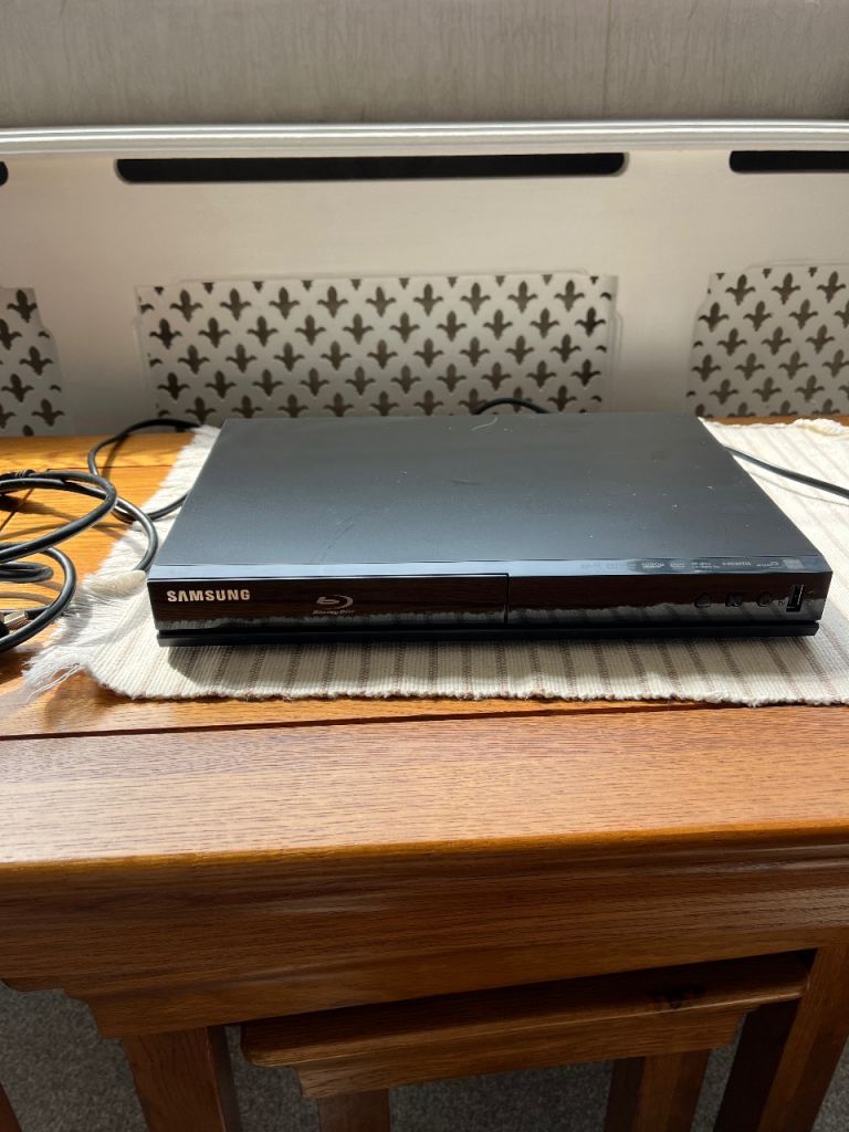 Samsung BD-J4500R Blu-ray and DVD Player Full HD 1080p USB Port