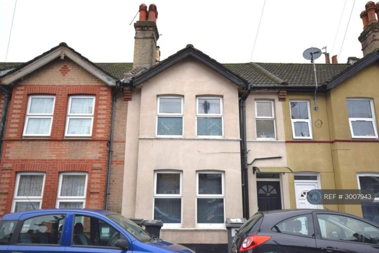 4 bedroom house in Corporation Road, Bournemouth, BH1 (4 bed) (#3007943)