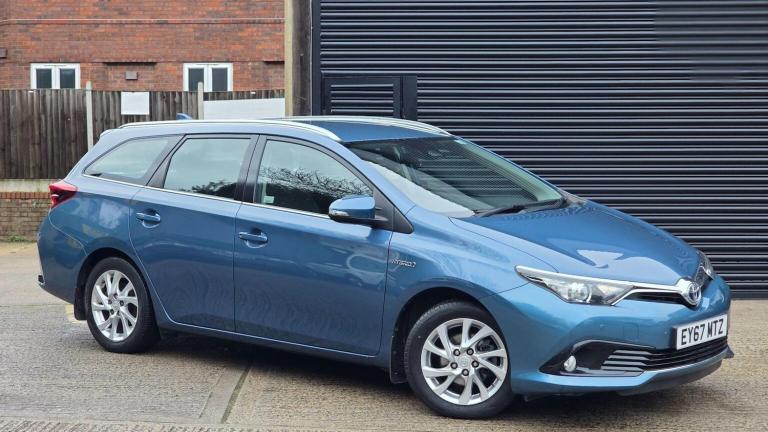 TOYOTA AURIS 1.8 VVT-h Icon Touring Sports CVT Euro 6 (s/s) 5dr (Safety Sense)