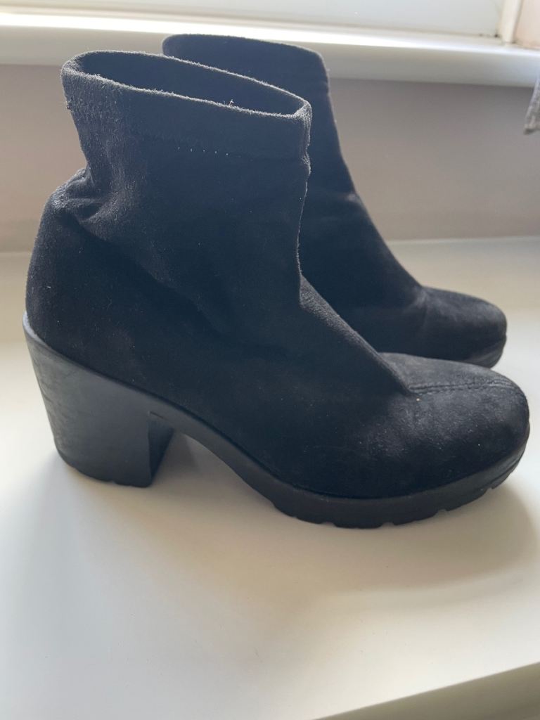 Ladies size 5 boots