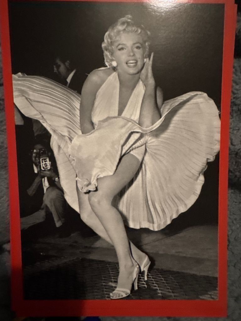 Marilyn monroe x 6 oversized postcards 
