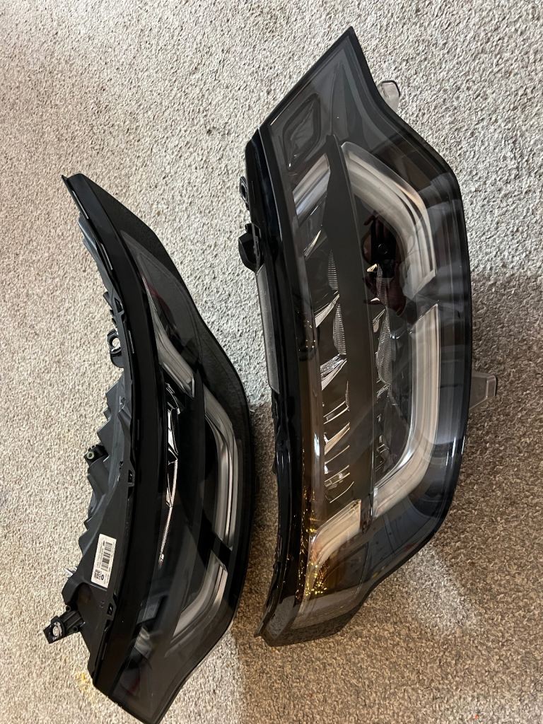 Land Rover Discovery 5 Left & Right L46217MY COMPLETE with ballast@