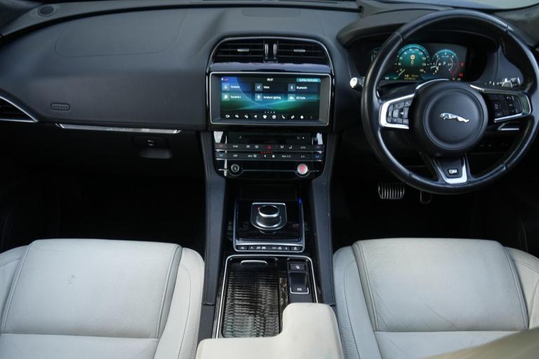 2016 Jaguar F-Pace 3.0d V6 1st Edition 5dr Auto AWD ESTATE DIESEL Automatic