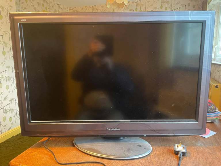 32" Panasonic Widescreen LCD  TV