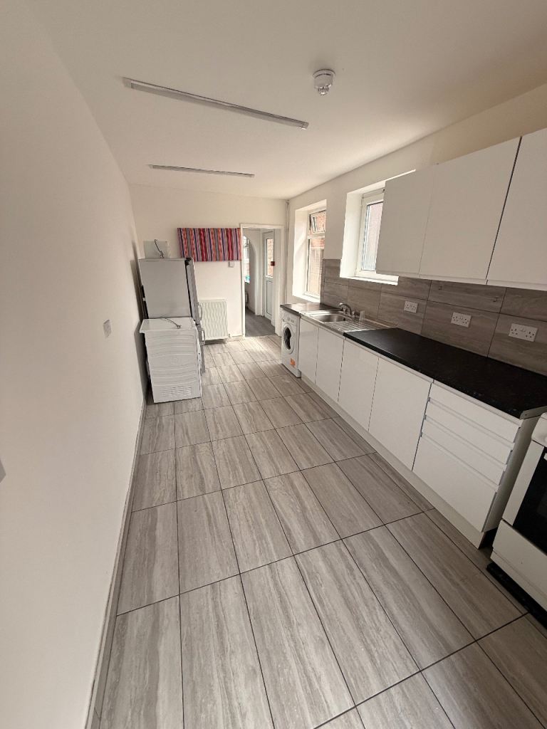 5 Bed en-suite property in Beeston