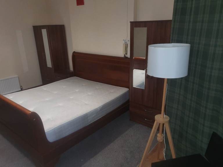 Double bed room (West Brompton) 