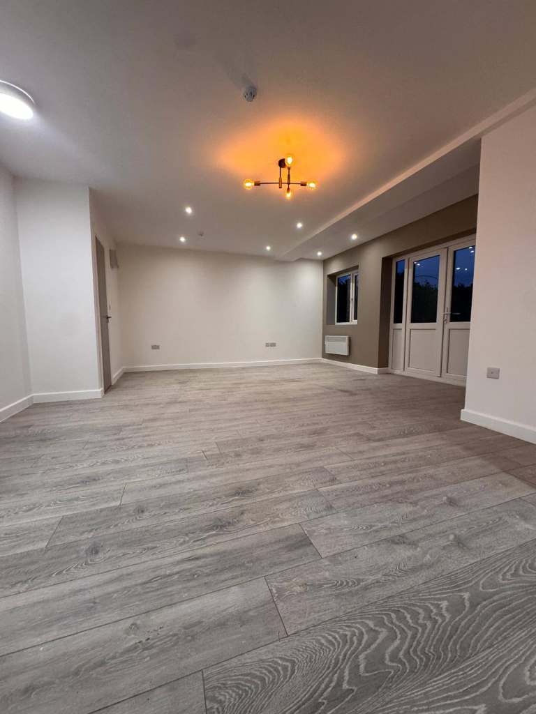 STREATHAM Newly Refurbished 11 bed HMO-C3 application possible for Care Provider-COMPANY LET WELCOME