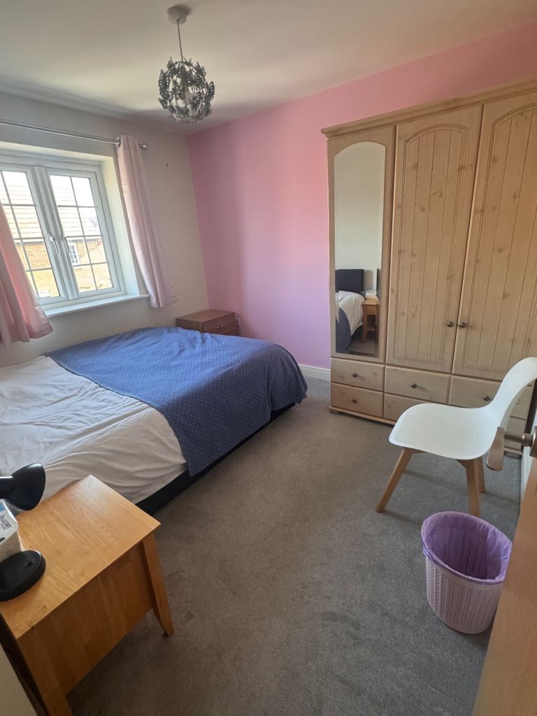 Double room available in NN15 