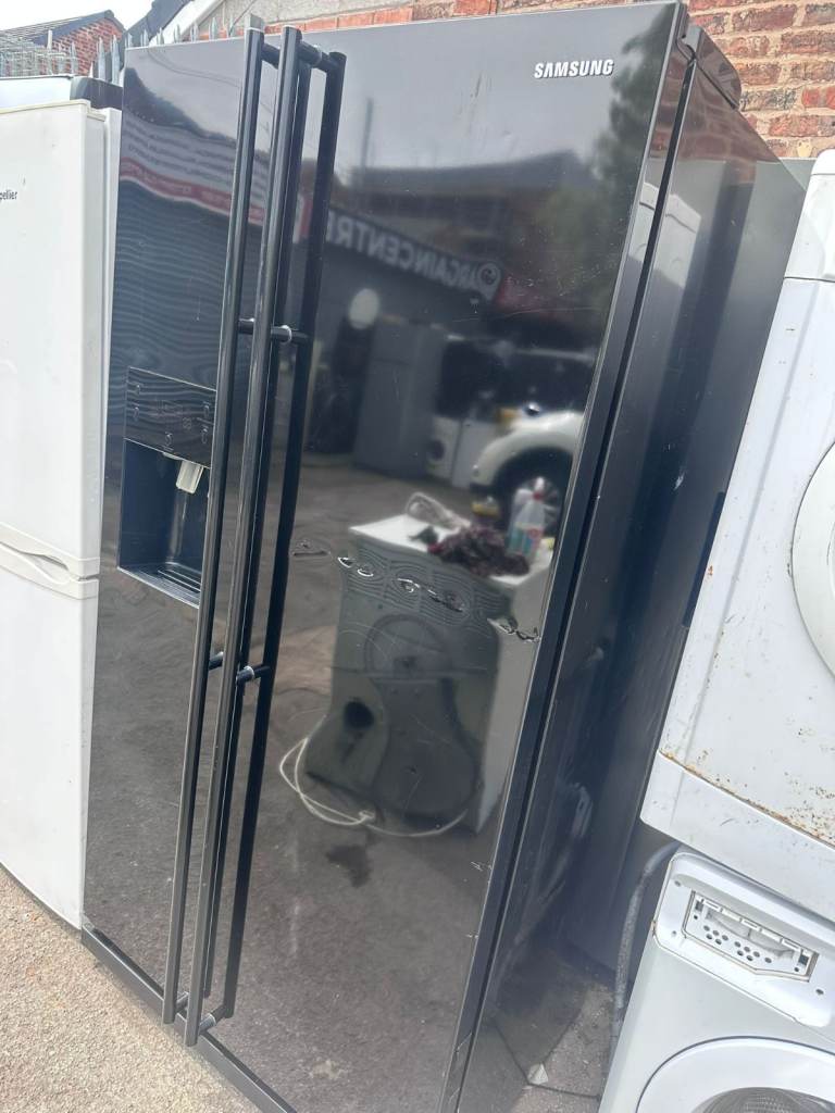 Samsung American Fridge Freezer – Black, Good Condition