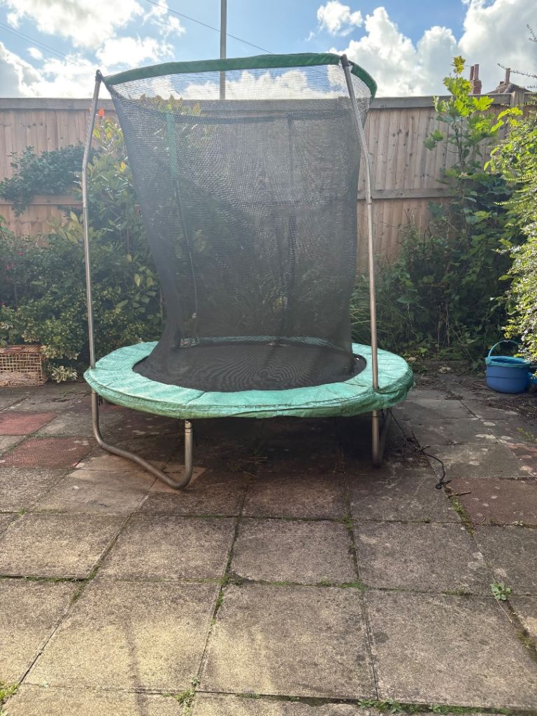 Trampoline with zip enclosure
