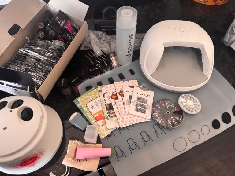 Led nail lamp and extras