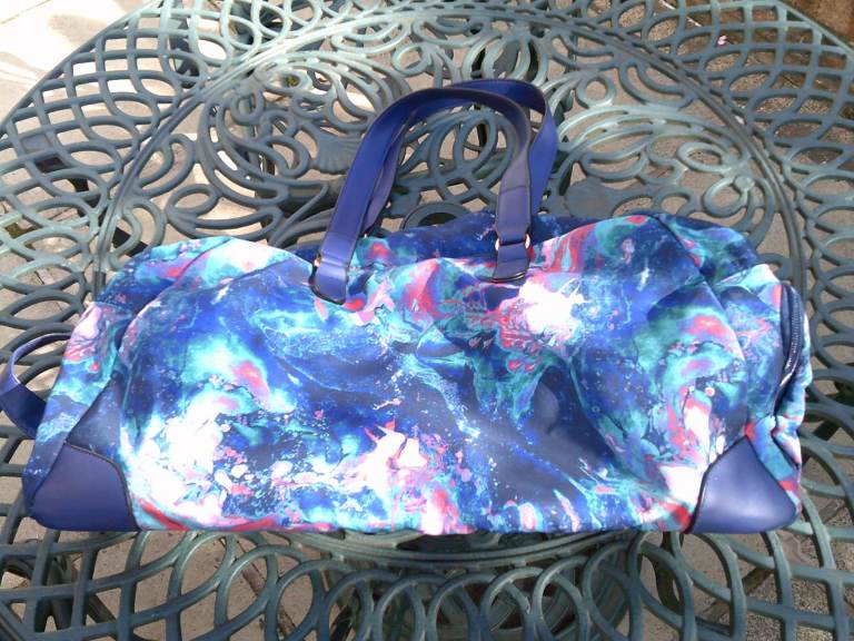 Multicoloured Fabric Shoulder Bag with Blue Trim – Good Condition